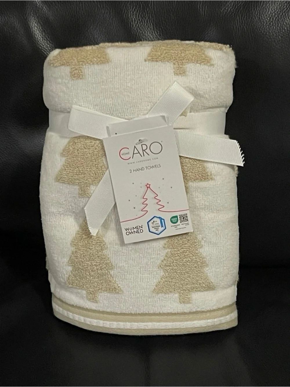 CARO HOME, Christmas Tree Hand Towels, Set of 2 - Christmas Trees Hand Towels